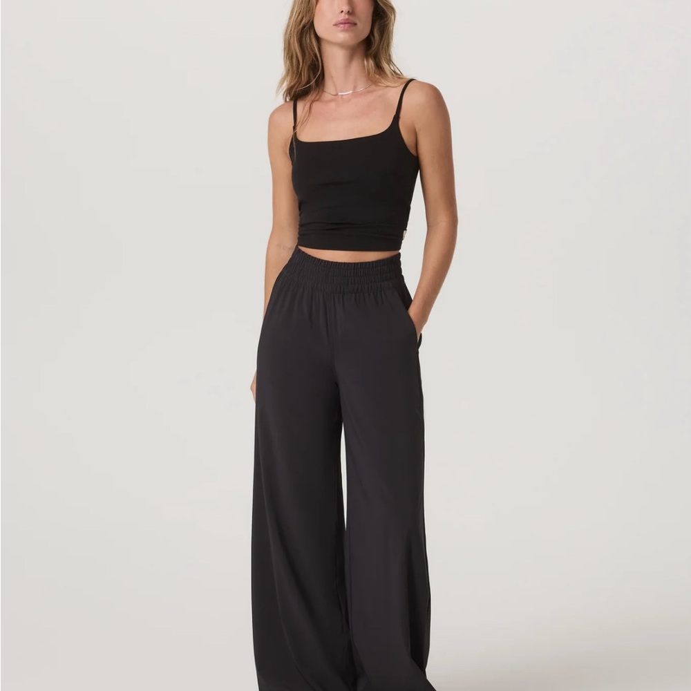 Vuori Black Women's Villa Wide-Leg Pants. Size S